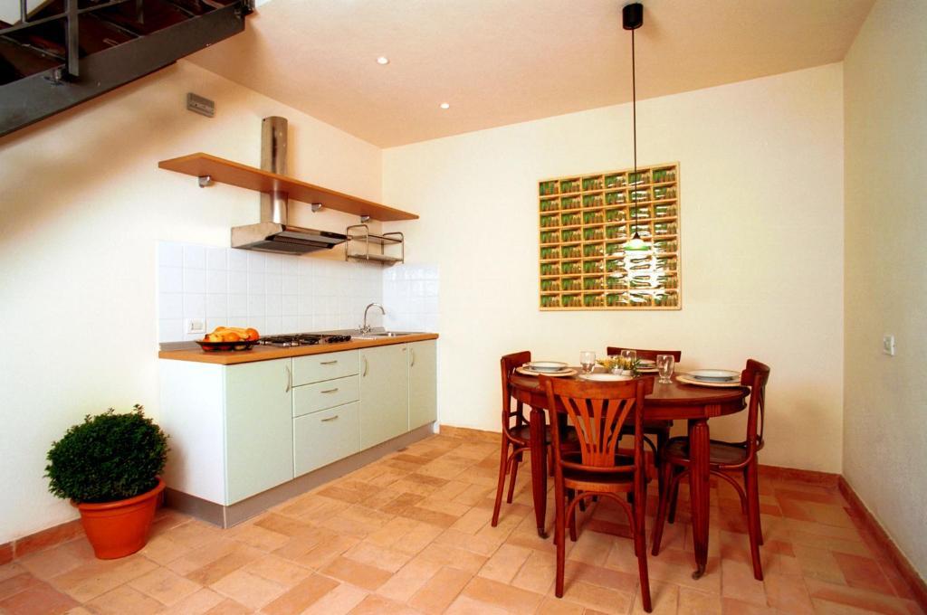 Agriturismo Lecanfore Guest House Castel di Leva Ruang foto
